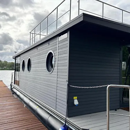 Houseboat -la Calma- 보트호텔 *