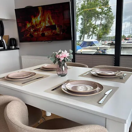 Houseboat -la Calma- 차플리넥