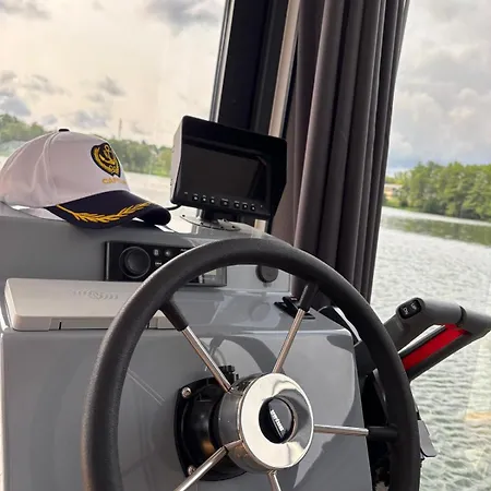 Houseboat -la Calma- 보트호텔 차플리넥