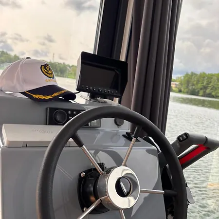 Houseboat -la Calma- * 차플리넥