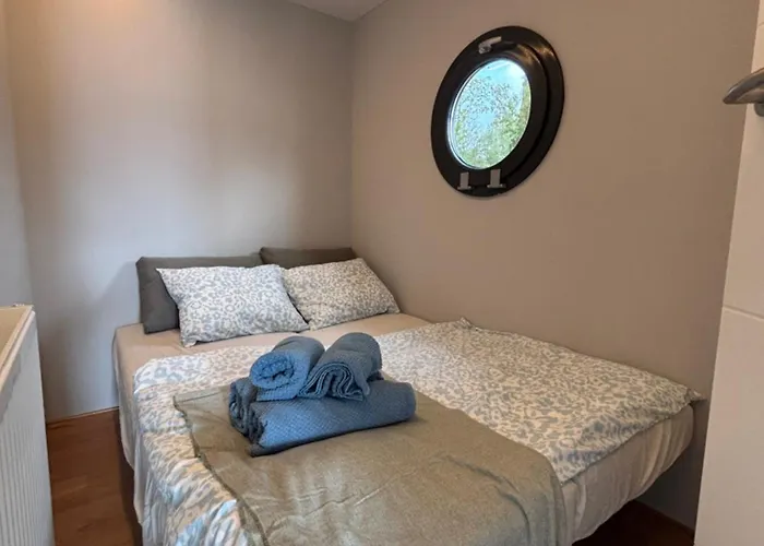 Hotel na wodzie Houseboat -la Calma- Czaplinek